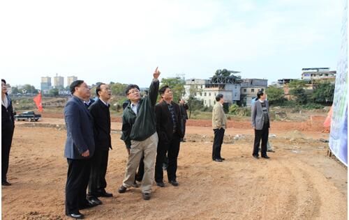 中渡口至瓷都大橋棚戶區(qū)改造、天主教堂保護(hù)性修繕現(xiàn)場(chǎng)調(diào)度會(huì)