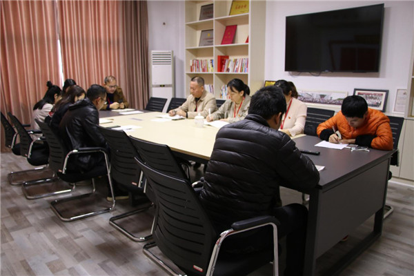 市古鎮(zhèn)公司掀起學(xué)習(xí)黃群、宋月才等四名同志先進(jìn)事跡的熱潮