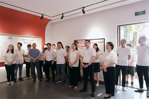市古鎮(zhèn)投資公司黨委開展“黨建引領(lǐng)新征程，古鎮(zhèn)同心再出發(fā)”活動(dòng)